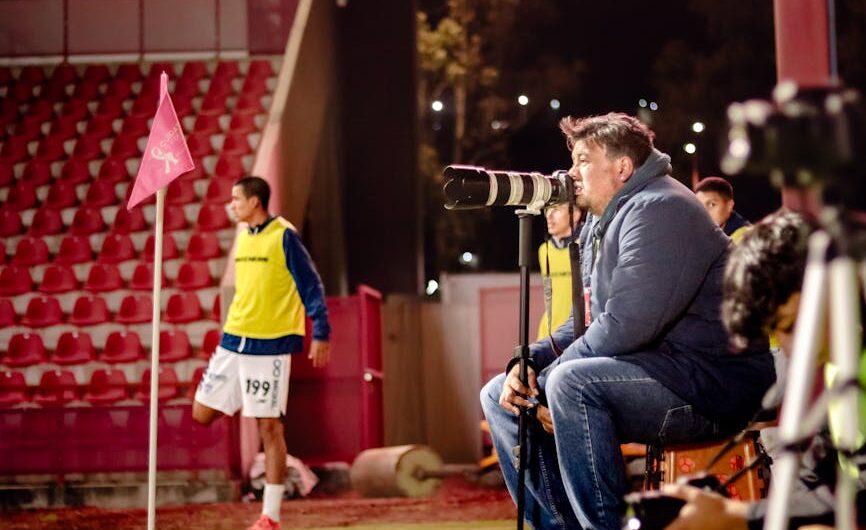 Igor Tudor veut saluer Arne Slot… et se trompe de chauve en direct