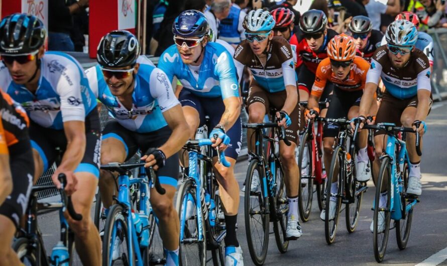 Ils lèvent les bras trop tôt… et finissent ex æquo : la photo-finish la plus absurde du cyclisme