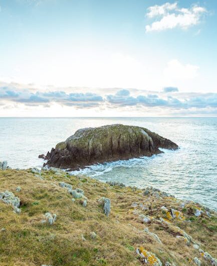 Une île privée au Pays de Galles au prix d’un appart : bon plan… ou piège à marée ?