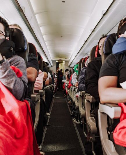 « Votre enfant tambourine mon siège » : sa phrase ultra-calme en plein vol a retourné Internet