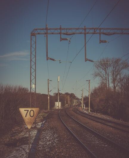 Ce radar s’est trompé de métier… et flashe maintenant des trains à pleine vitesse