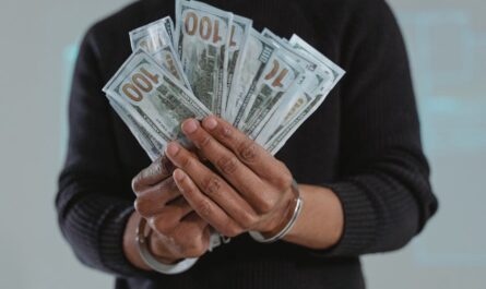 Il gagne 144 millions d’euros… puis se fait arrêter pour un cambriolage à 10 000 euros