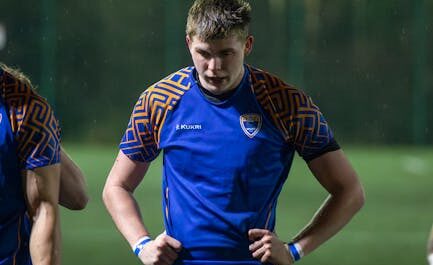 Ils ont perdu un pari… et fini en mode œuf dur sur la pelouse de Toulouse