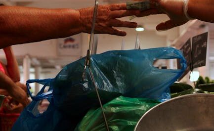 Quinze ans après avoir volé une bâche, il envoie une lettre d’excuses… et du cash