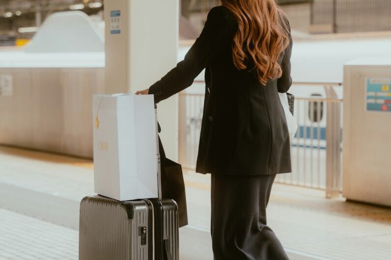 Rihanna aperçue à la gare d’Épinal : la photo la plus improbable de l’année ?