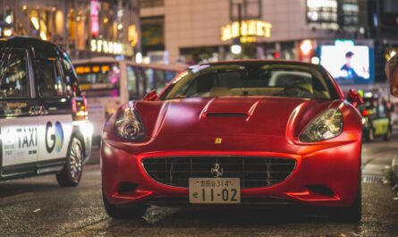 Il livre des pizzas en Ferrari à Toulon, et franchement, on n’était pas prêts