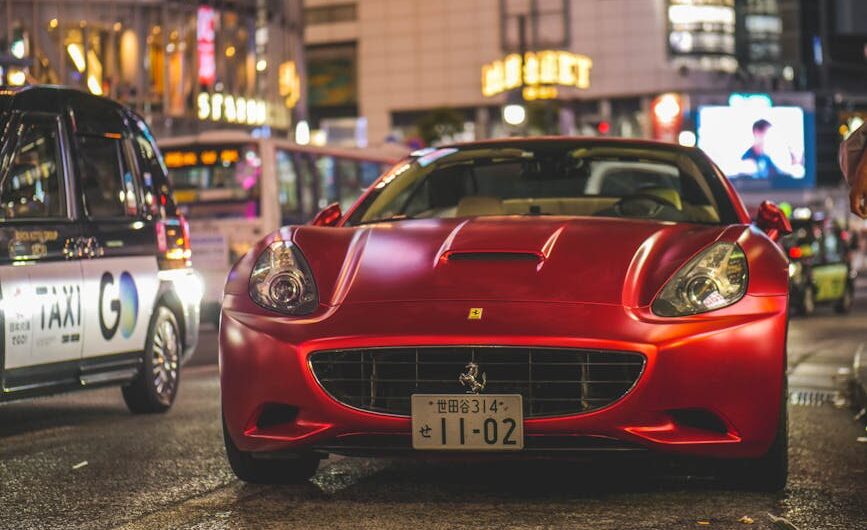 Il livre des pizzas en Ferrari à Toulon, et franchement, on n’était pas prêts