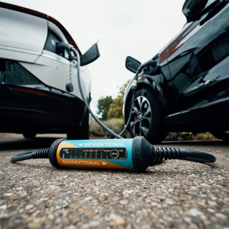 Il recharge sa Tesla au diesel en roulant : la blague qui finit très mal