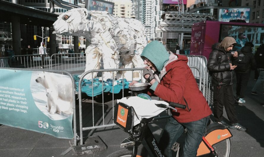 Lyon : un motard filmé avec un mouton sur sa moto, et oui, c’est aussi absurde que dangereux
