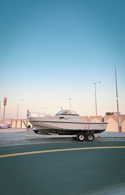 Pourquoi y a-t-il un bateau sur ce rond-point breton ? L’explication est plus simple qu’on l’imagine
