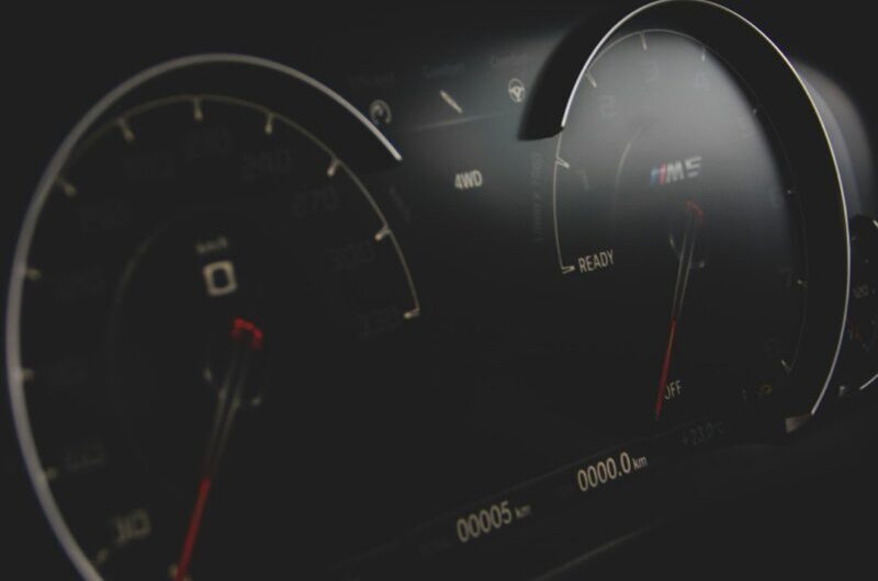 Il attendait le million au compteur… sa Renault est repartie à zéro comme si de rien n’était