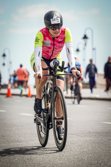Pris pour la première femme d’un Ironman, ce triathlète belge a vécu une course totalement surréaliste