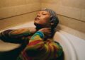 Coincée 9 jours dans sa baignoire, elle survit grâce à… son pied