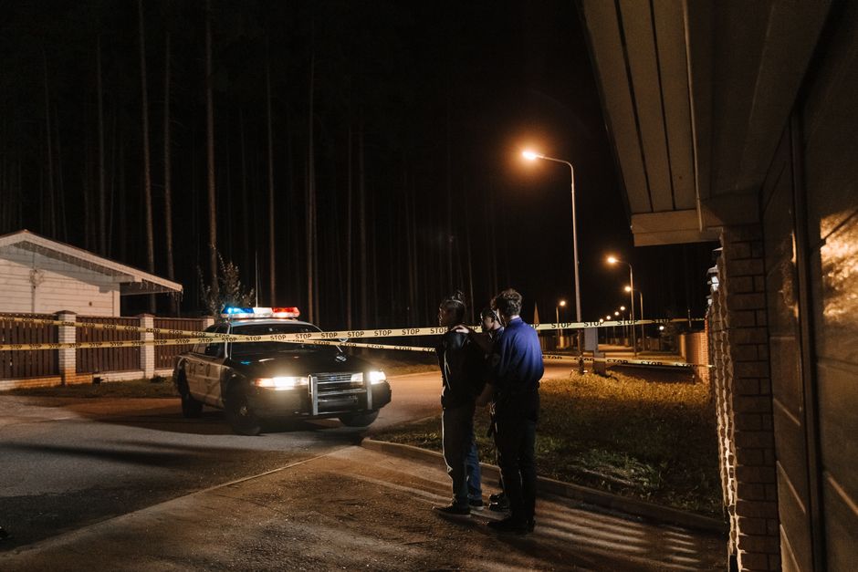 Elle croit voir un cadavre sur l’autoroute vers Toulouse… et la suite est complètement lunaire