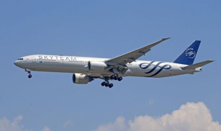 Emirates dit non à 10 Boeing flambant… dépassés, et les imagine en boîtes de haricots