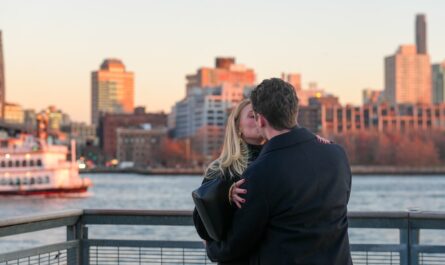 Ils se sont fiancés au sommet de l’Empire State Building… après l’avoir escaladé en douce