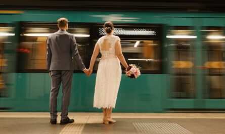 Ils sont allés à leur mariage… en tram, et franchement, c’est génial