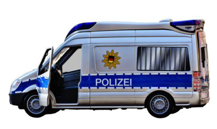 En Belgique, une fausse voiture de police en carton piège les chauffards