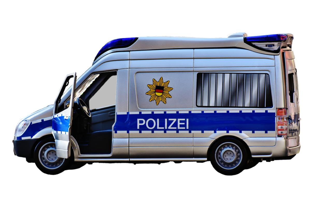 En Belgique, une fausse voiture de police en carton piège les chauffards