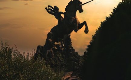 La licorne géante a disparu d’un village du Tarn… et tout le monde se chamaille