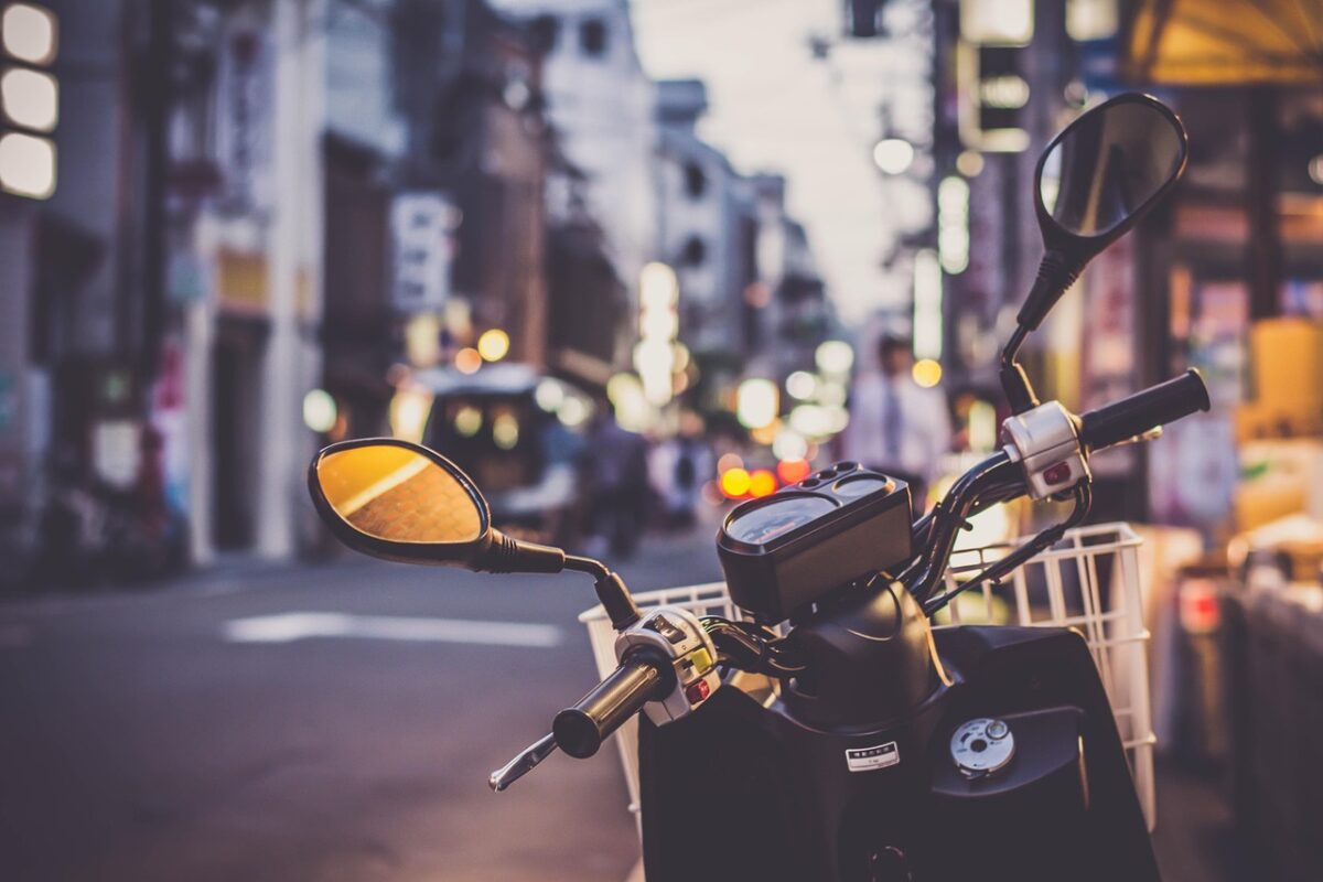 À Marseille, un scooter à 6 places fait le buzz… et franchement, il fallait oser