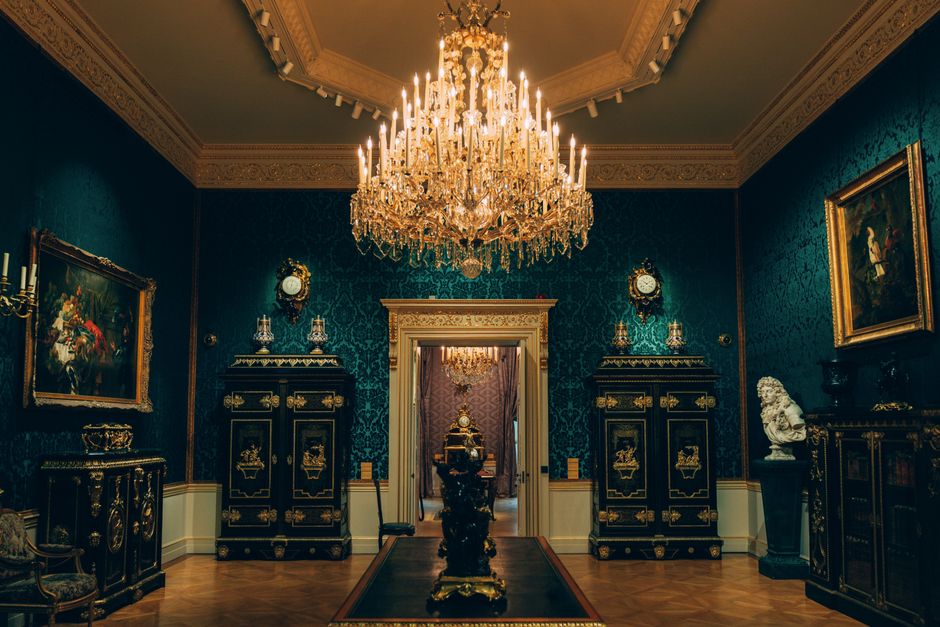 Buckingham Palace en mode vide-grenier : ce que les ouvriers ont trouvé dans les murs est incroyable