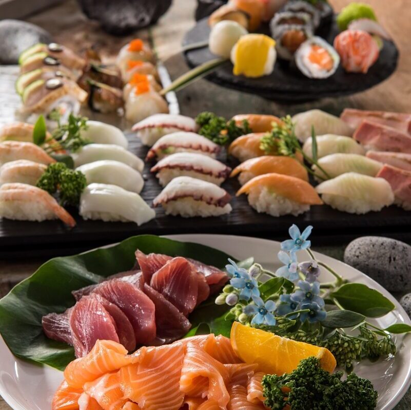 Elle cache ses sushis pour éviter le supplément : l’astuce virale qui fait grincer des baguettes
