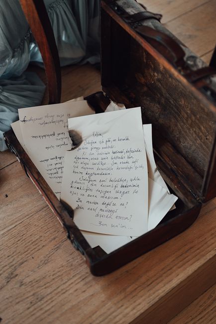 En rénovant leur toit, ils tombent sur des messages vieux de plus de 100 ans