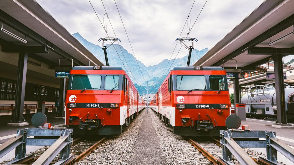 En Suisse, on peut manger une raclette dans un mini-train… et j’avoue, c’est génial