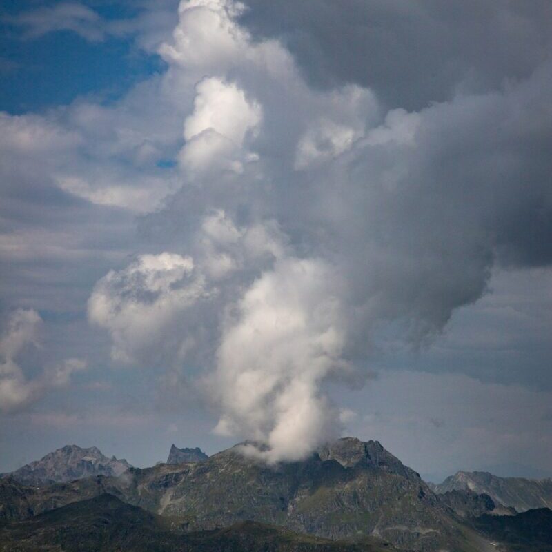 Ce nuage au-dessus du Mont Aigoual ressemblait à une tornade… mais la météo nous a juste offert un énorme coup de théâtre