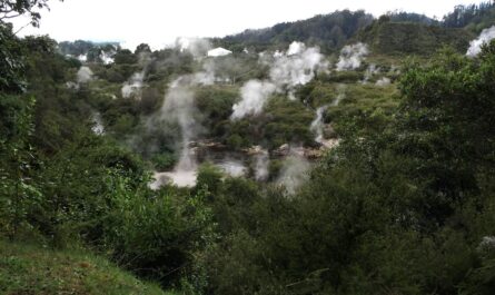 Ce village français a une source à 82°C… et oui, on peut vraiment y cuire un œuf