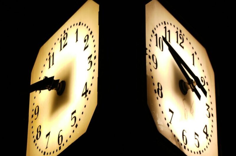 Ces jumeaux sont nés dans le mauvais ordre… à cause du changement d’heure