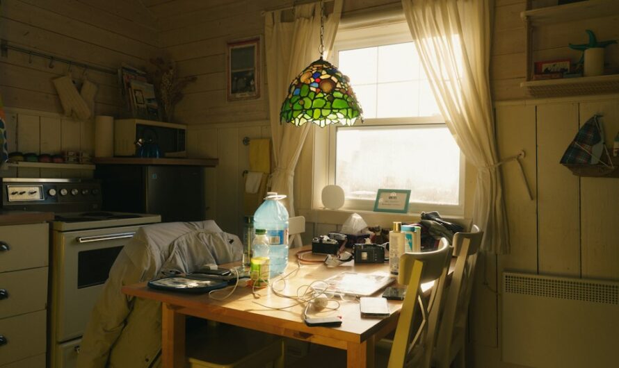Elle ouvre un placard de cuisine… et découvre le vide absolu